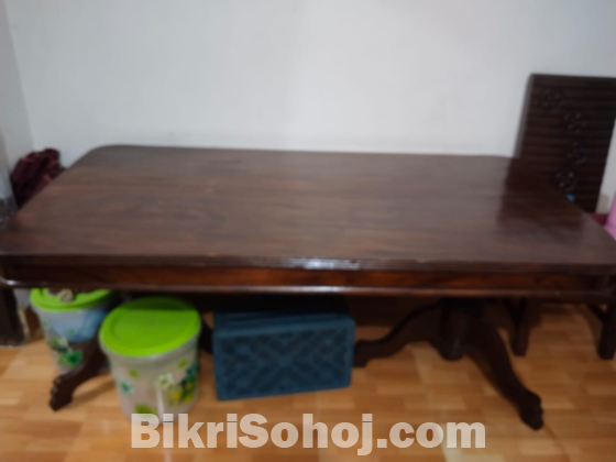 ডাইনিং টেবিল ও চেয়ার